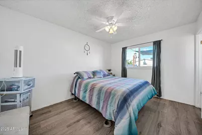 2142 W Paradise Drive, Phoenix, AZ 85029 - Photo 11