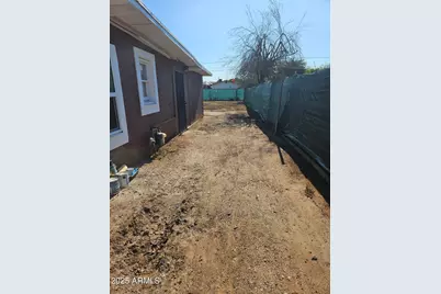 725 W Southgate Avenue, Phoenix, AZ 85041 - Photo 15