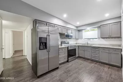 10829 W Abbott Avenue, Sun City, AZ 85351 - Photo 3