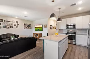 2753 E Fossil Rdg Rd, Phoenix, AZ 85050 - Photo 15