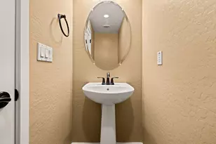 815 E Rose Ln, Phoenix, AZ 85014 - Photo 11