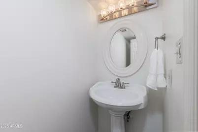 1025 E Highland Avenue #30, Phoenix, AZ 85014 - Photo 11