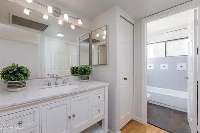 1025 E Highland Avenue #30, Phoenix, AZ 85014 - Photo 5