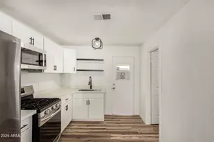 903 E Amelia Ave, Phoenix, AZ 85014 - Photo 13