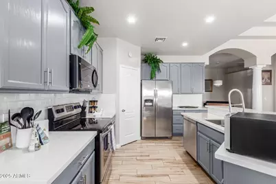 8632 S 10th Lane, Phoenix, AZ 85041 - Photo 5