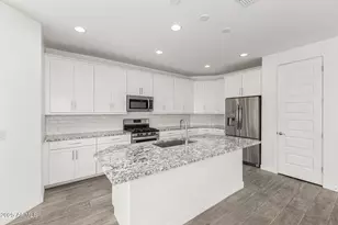 1229 E Maldonado Dr, Phoenix, AZ 85042 - Photo 11