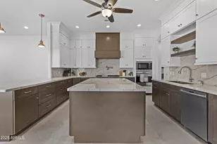 2617 W Desert Hills Dr, Phoenix, AZ 85086 - Photo 9