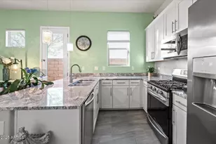 18562 W Thistle Landing Dr, Goodyear, AZ 85338 - Photo 21