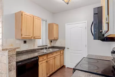 2929 W Yorkshire Drive #1010, Phoenix, AZ 85027 - Photo 5