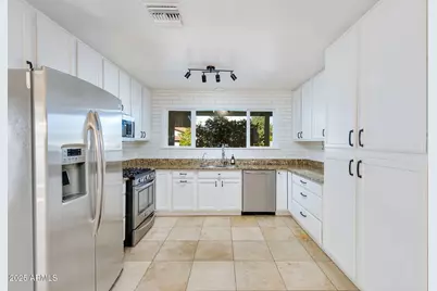 3961 E Becker Lane, Phoenix, AZ 85028 - Photo 15