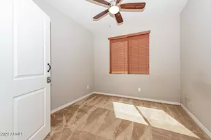 2729 E Dunbar Dr, Phoenix, AZ 85042 - Photo 7