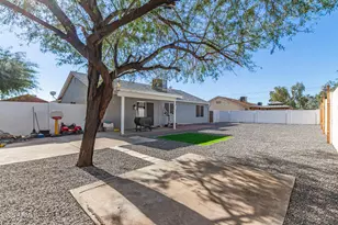 6826 W Crittenden Ln, Phoenix, AZ 85033 - Photo 23