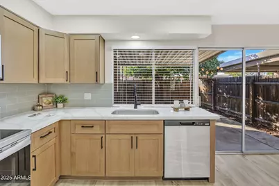 6605 N 46th Lane, Glendale, AZ 85301 - Photo 11