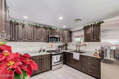 2016 W Windrose Drive, Phoenix, AZ 85029 - Photo 9