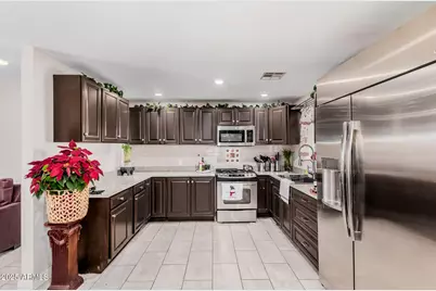 2016 W Windrose Drive, Phoenix, AZ 85029 - Photo 9