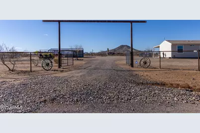 45409 W Luray Road, Wickenburg, AZ 85390 - Photo 17