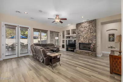 1836 E Desert Lane, Phoenix, AZ 85042 - Photo 13