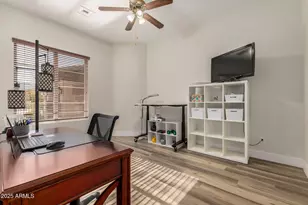 1836 E Desert Ln, Phoenix, AZ 85042 - Photo 31