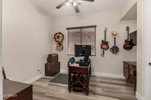 1836 E Desert Ln, Phoenix, AZ 85042 - Photo 33