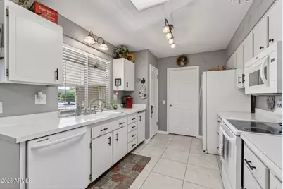 10001 W Burns Drive, Sun City, AZ 85351 - Photo 19