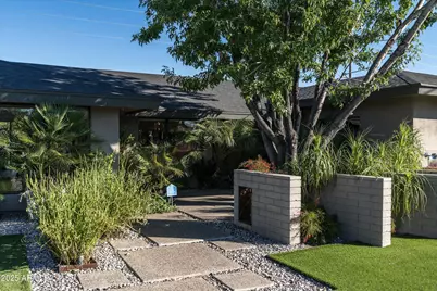 3123 N 47th Place, Phoenix, AZ 85018 - Photo 1