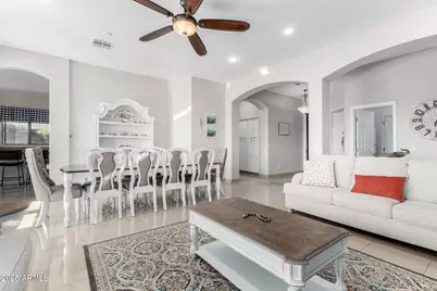 10625 W Harmony Lane, Peoria, AZ 85382 - Photo 9