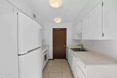 17211 N Pinion Lane, Sun City, AZ 85373 - Photo 9