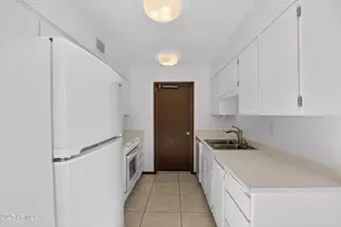 17211 N Pinion Ln, Sun City, AZ 85373 - Photo 9