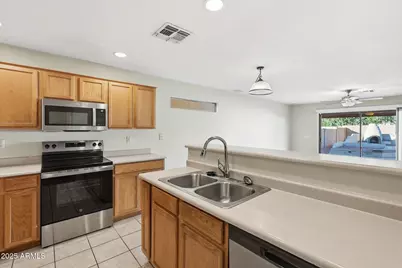 6782 W Rowel Road, Peoria, AZ 85383 - Photo 11