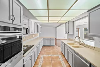 19820 N Cherry Tree Lane, Sun City, AZ 85373 - Photo 17