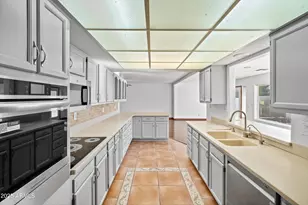 19820 N Cherry Tree Ln, Sun City, AZ 85373 - Photo 17