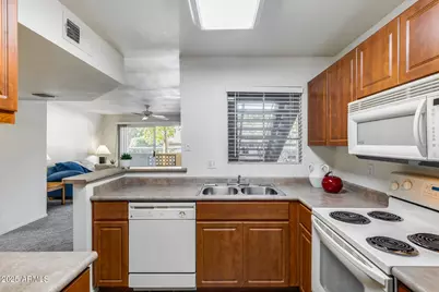 1880 E Morten Avenue #121, Phoenix, AZ 85020 - Photo 11