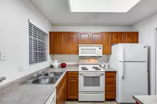 1880 E Morten Ave, Phoenix, AZ 85020 - Photo 7