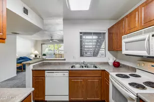 1880 E Morten Ave, Phoenix, AZ 85020 - Photo 9