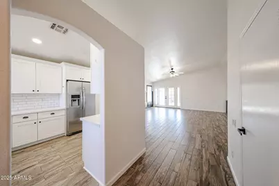 6209 W Blackhawk Drive, Glendale, AZ 85308 - Photo 7