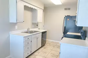 10417 N 95th Dr, Peoria, AZ 85345 - Photo 3