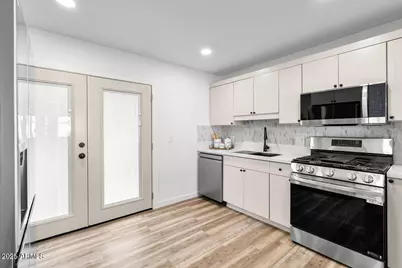 8117 W Whitton Avenue, Phoenix, AZ 85033 - Photo 11