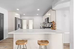 8117 W Whitton Ave, Phoenix, AZ 85033 - Photo 9