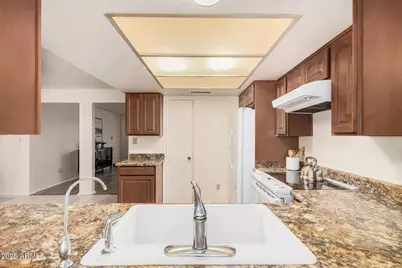 10512 W Ruth Avenue, Peoria, AZ 85345 - Photo 11