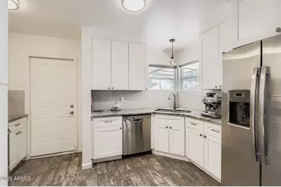 2210 E Cambridge Avenue, Phoenix, AZ 85006 - Photo 7