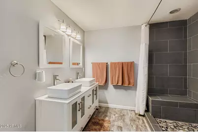 2210 E Cambridge Avenue, Phoenix, AZ 85006 - Photo 15