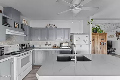 30040 W Redbird Road, Wittmann, AZ 85361 - Photo 5