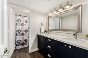 11449 N Bancroft Dr, Phoenix, AZ 85028 - Photo 21