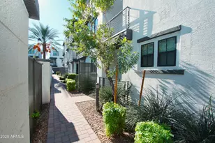 2090 S Dorsey Ln, Tempe, AZ 85282 - Photo 37