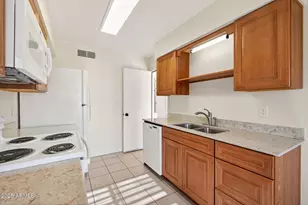 10417 N 95th Dr, Peoria, AZ 85345 - Photo 15