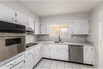 13810 N Kaanapali Drive, Sun City, AZ 85351 - Photo 5