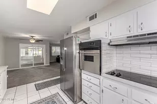 13810 N Kaanapali Dr, Sun City, AZ 85351 - Photo 7