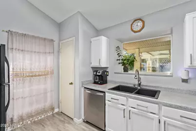 9033 W Hatcher Road, Peoria, AZ 85345 - Photo 13