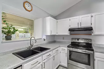 9033 W Hatcher Road, Peoria, AZ 85345 - Photo 15