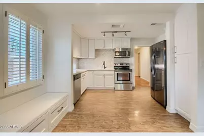 1430 E Meadowbrook Avenue, Phoenix, AZ 85014 - Photo 3